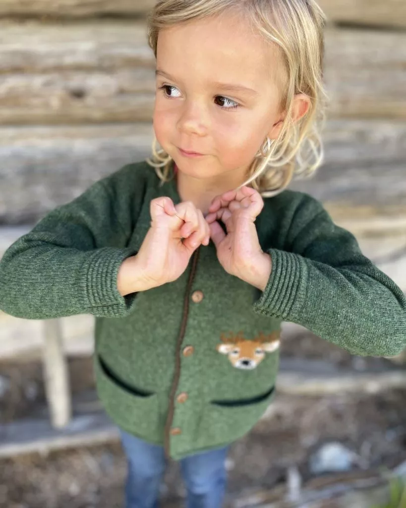 Kinder Cashmere Jäckchen von Boschinoni mit bestickten Hirschen